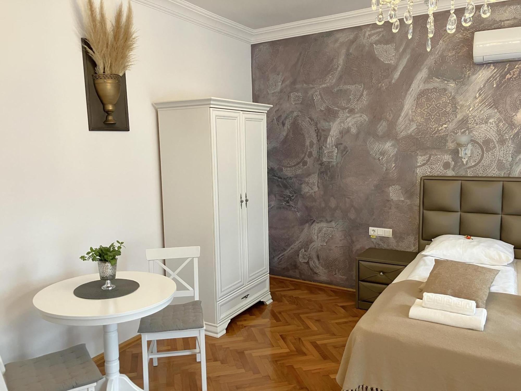 Residence Piata Armelor Sibiu Exterior photo